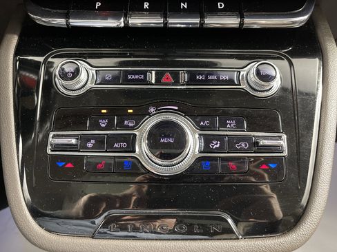 Used 2022 Lincoln Corsair AWD w/ Premium Package image 25