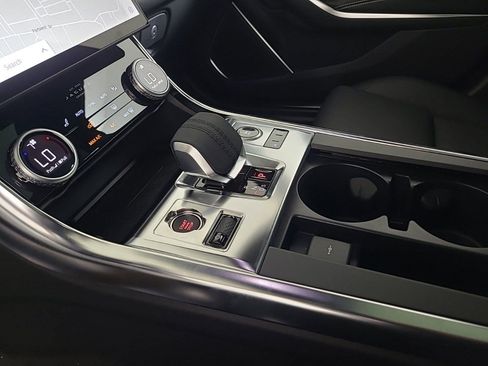 Used 2024 Jaguar XF R-Dynamic SE image 13