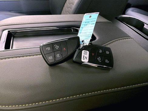 Used 2022 Chevrolet Silverado 1500 ZR2 w/ Technology Package image 9