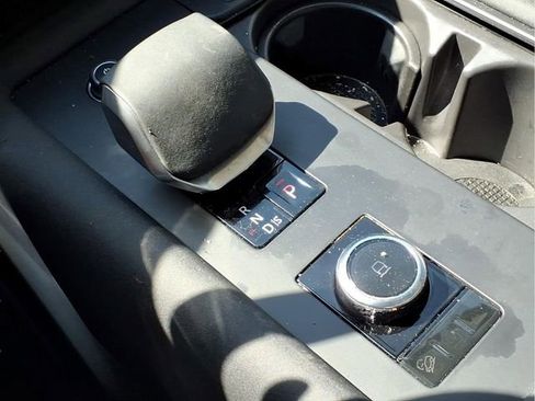 Used 2025 Land Rover Discovery S AWD/4WD image 11