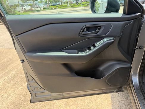 Used 2024 Nissan Rogue S FWD image 10