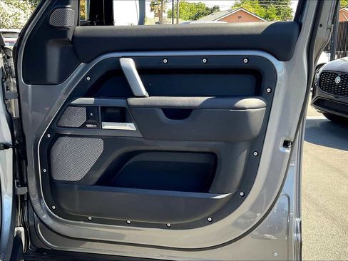 Used 2024 Land Rover Defender 110 X-Dynamic SE image 26