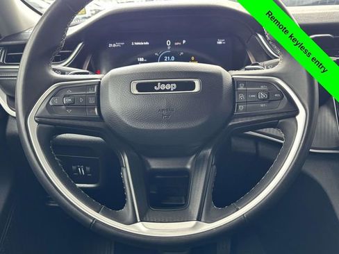 Used 2023 Jeep Grand Cherokee L Laredo image 28