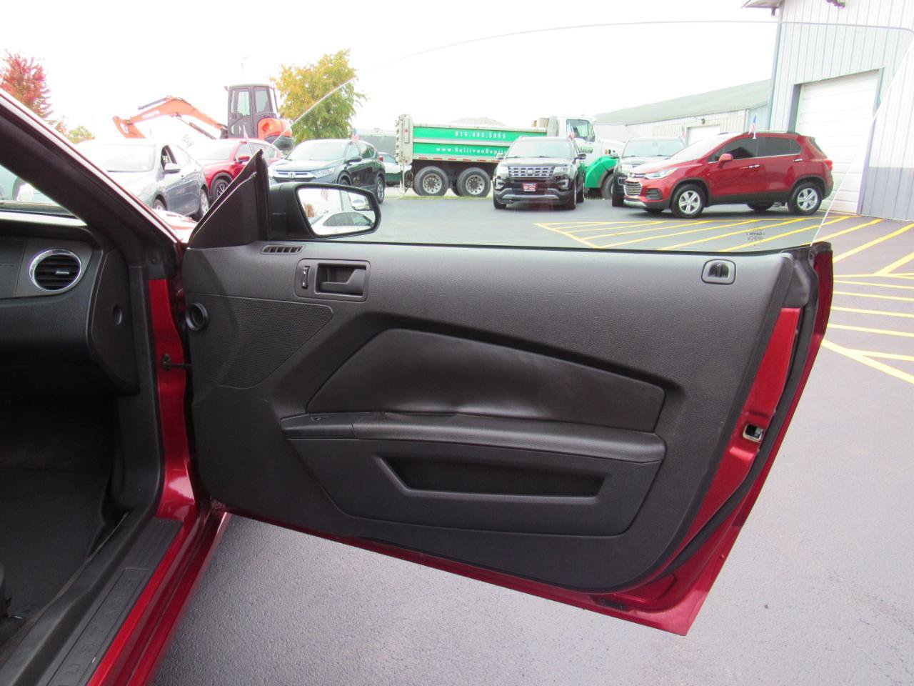 Used 2014 Ford Mustang Convertible RWD image 21