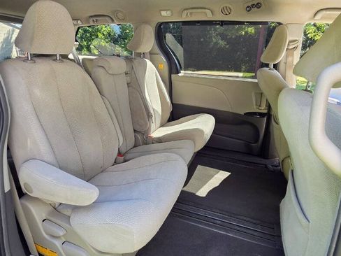 Used 2011 Toyota Sienna LE FWD image 16