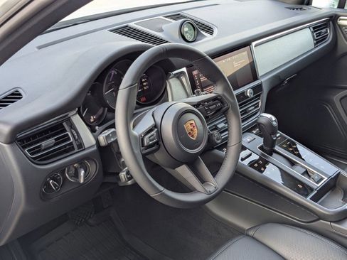 Certified 2026 Porsche Macan AWD/4WD image 4