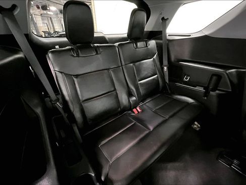 Used 2023 Ford Explorer XLT w/ Equipment Group 202A RWD image 33