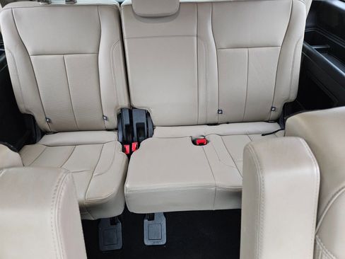 Used 2023 Ford Expedition XLT image 30