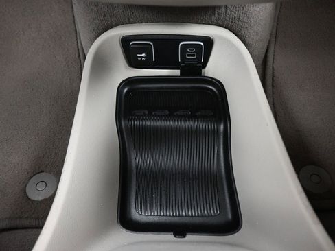 Used 2021 Chrysler Pacifica Touring-L image 32