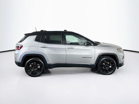Used 2022 Jeep Compass Latitude w/ Sun and Sound Group AWD/4WD image 7
