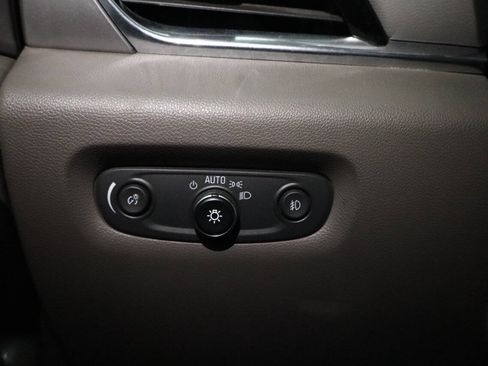 Used 2018 Chevrolet Traverse LT FWD image 21