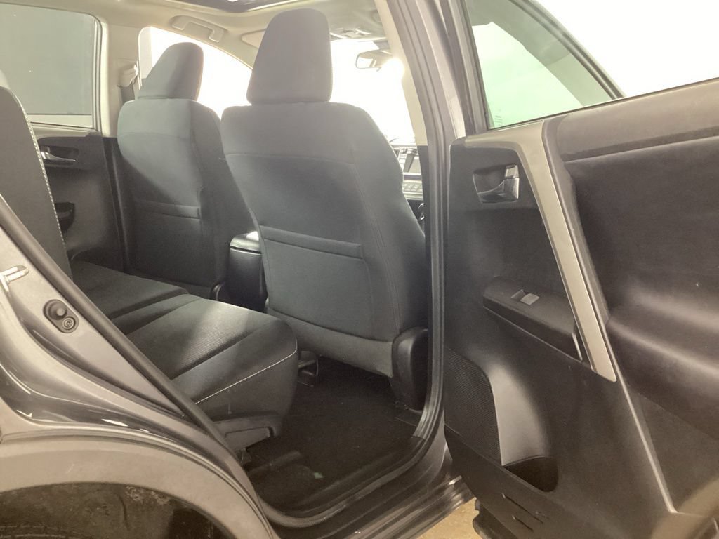 Used 2018 Toyota RAV4 XLE FWD image 19