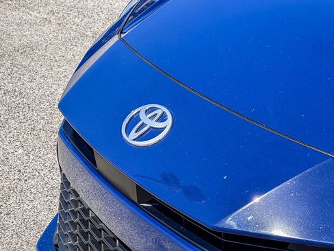 Used 2025 Toyota Camry SE FWD image 6