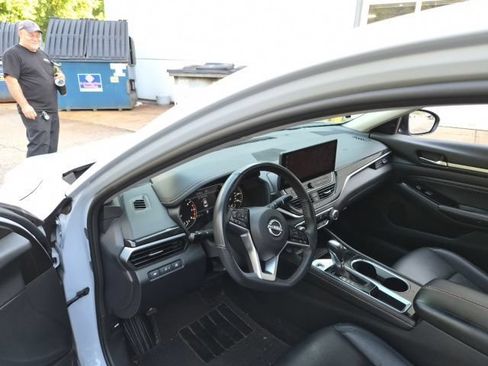 Used 2023 Nissan Altima 2.5 SR w/ SR Premium Package FWD image 14