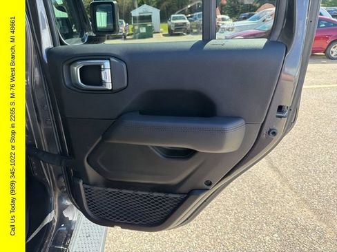 Used 2021 Jeep Wrangler Unlimited Sahara AWD/4WD image 17