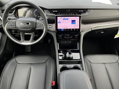 New 2025 Jeep Grand Cherokee L Limited AWD/4WD image 2