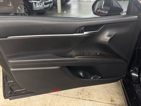 Used 2022 Toyota Camry SE image 12