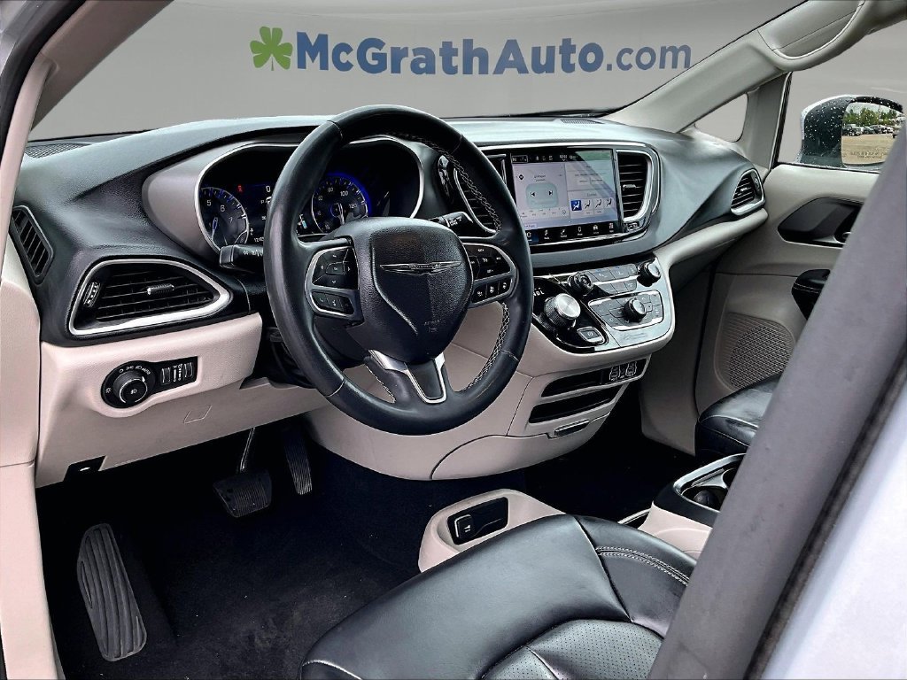 Used 2023 Chrysler Pacifica Touring-L FWD image 20