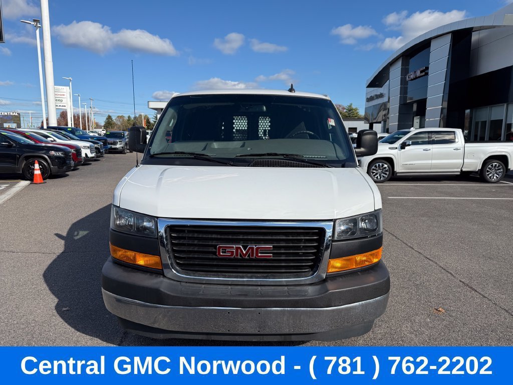 Used 2025 GMC Savana 2500 w/ Driver Convenience Package RWD image 2