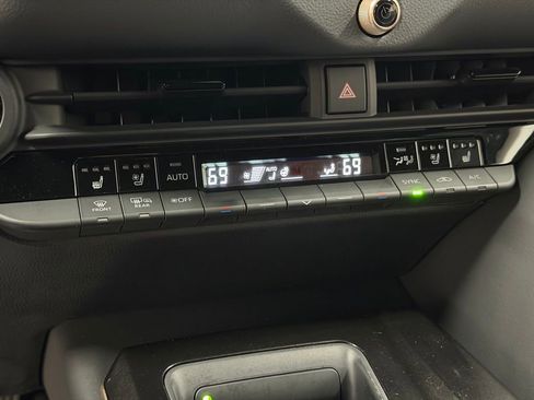 Used 2025 Toyota Crown Signia image 33