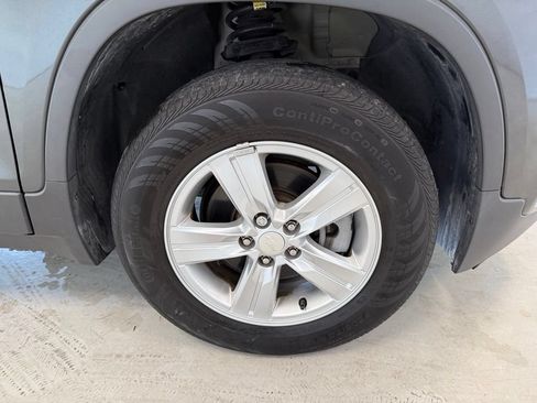 Used 2020 Chevrolet Trax LT w/ Driver Confidence Package AWD/4WD image 33