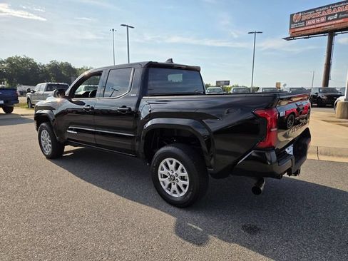 Used 2025 Toyota Tacoma SR5 RWD image 10