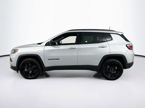 Used 2026 Jeep Compass Latitude AWD/4WD image 8