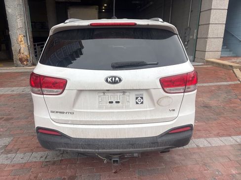 Used 2017 Kia Sorento LX image 4