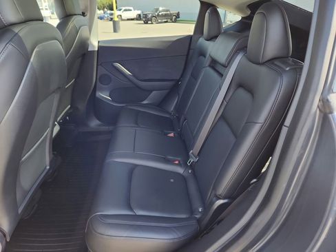 Used 2020 Tesla Model Y Long Range image 21