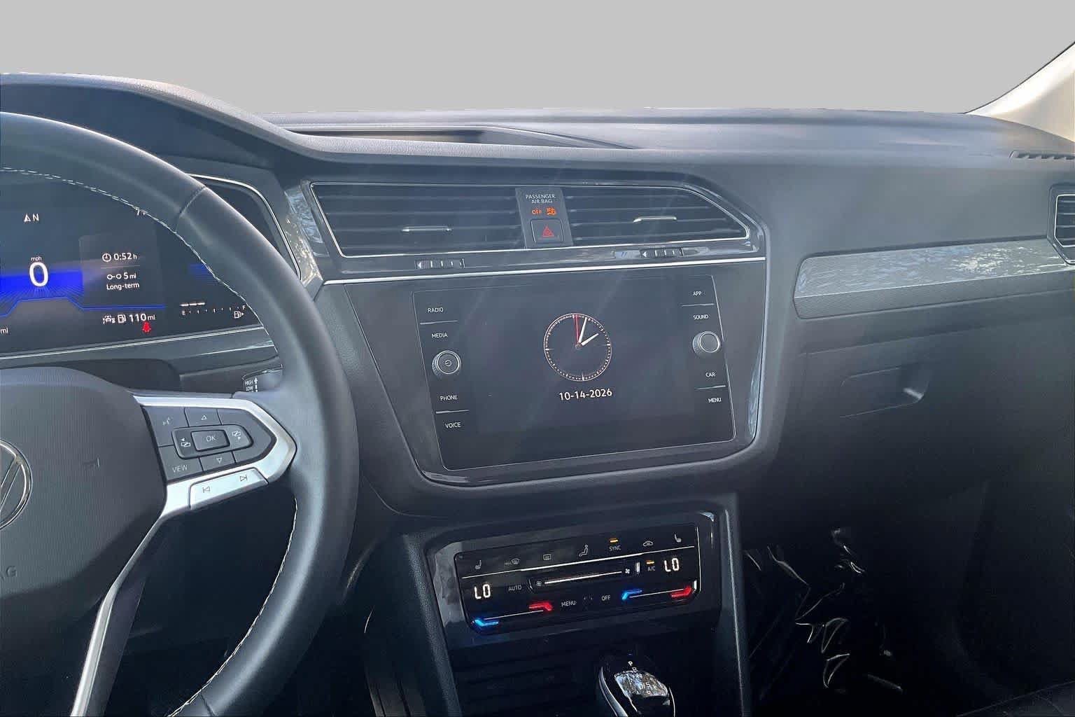 Used 2022 Volkswagen Tiguan SE w/ Panoramic Sunroof Package FWD image 7