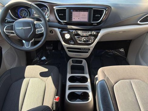 Used 2024 Chrysler Voyager LX FWD image 25