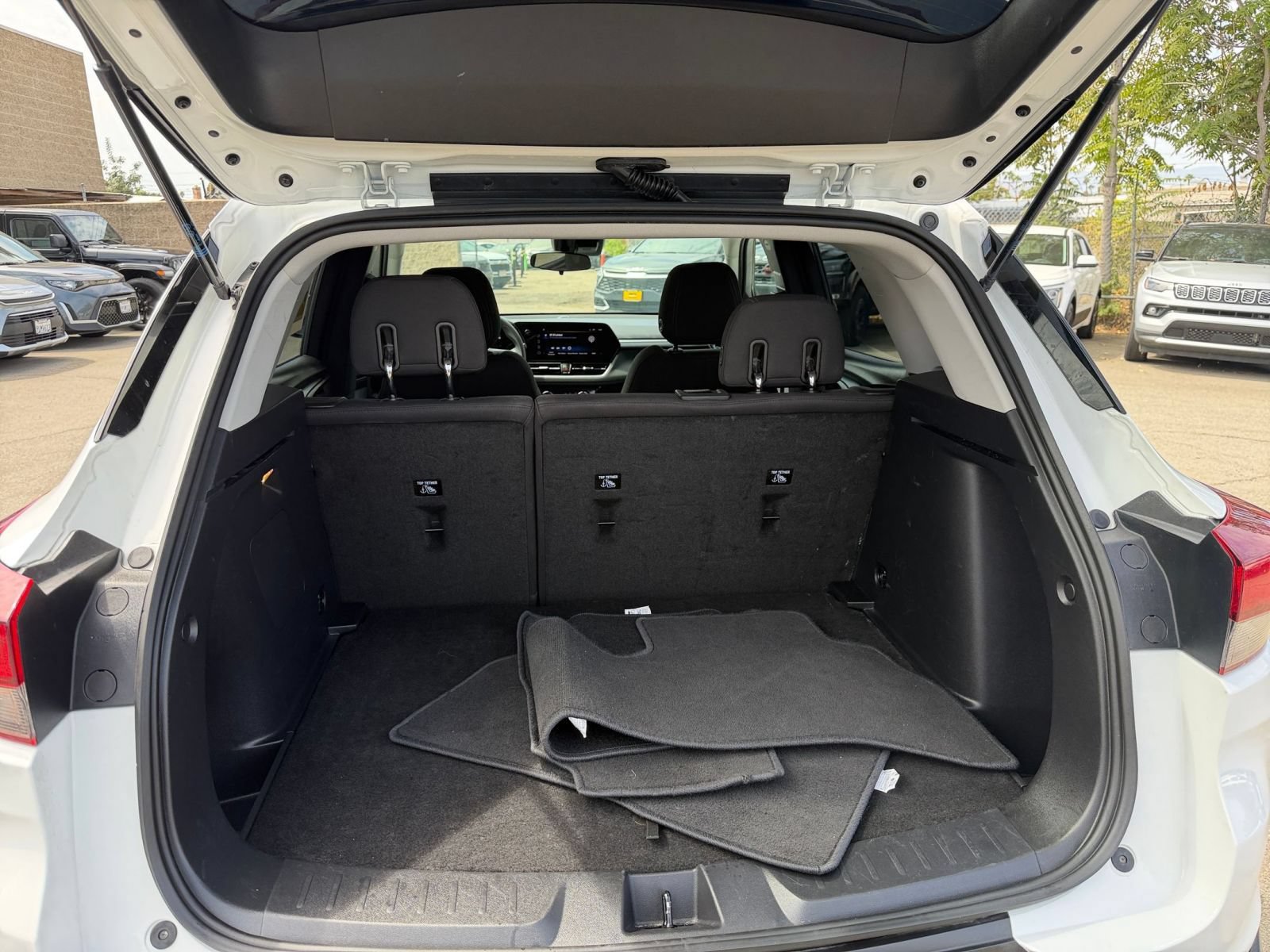 Used 2025 Chevrolet TrailBlazer LT FWD image 29