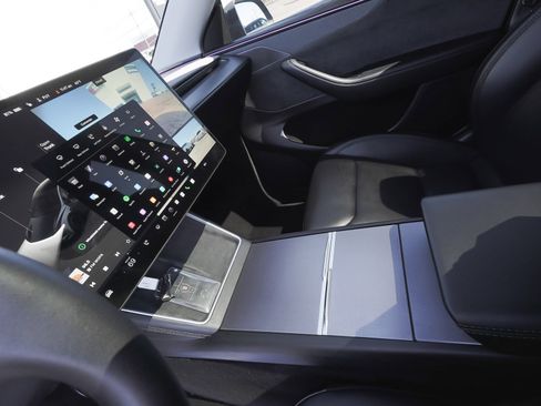Used 2026 Tesla Model Y AWD image 25