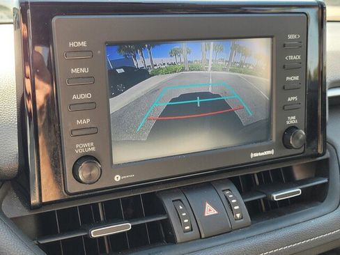 Used 2021 Toyota RAV4 XLE Premium image 29