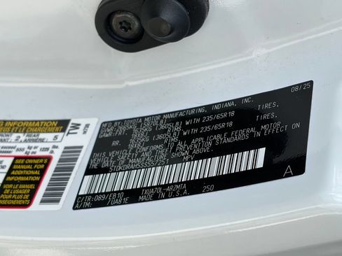 Used 2025 Toyota Highlander XLE FWD image 15
