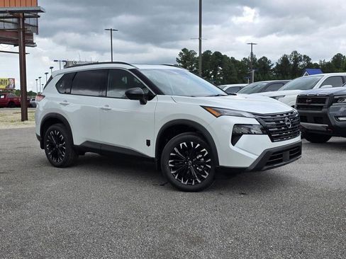 Used 2026 Nissan Rogue Dark Armor FWD image 2