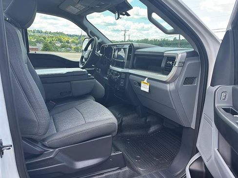 New 2026 Ford F250 XL w/ FX4 Off-Road Package AWD/4WD image 16
