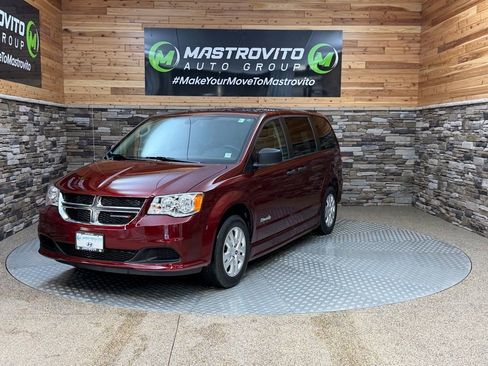 Used 2019 Dodge Grand Caravan SE w/ Power Convenience Group I image 4