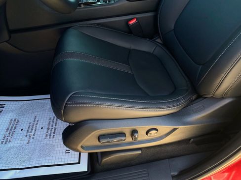 Used 2025 Honda Pilot EX-L image 11