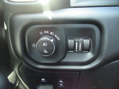 Used 2025 RAM 1500 Big Horn AWD/4WD image 21