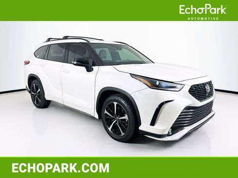 Used 2021 Toyota Highlander XSE FWD image 1