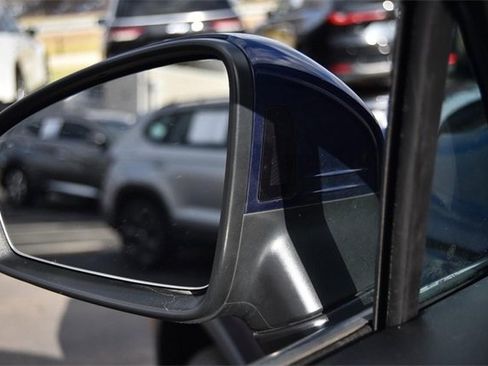 Certified 2023 Volkswagen Tiguan SE w/ Panoramic Sunroof Package image 10