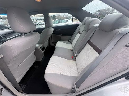 Used 2012 Toyota Camry L image 11