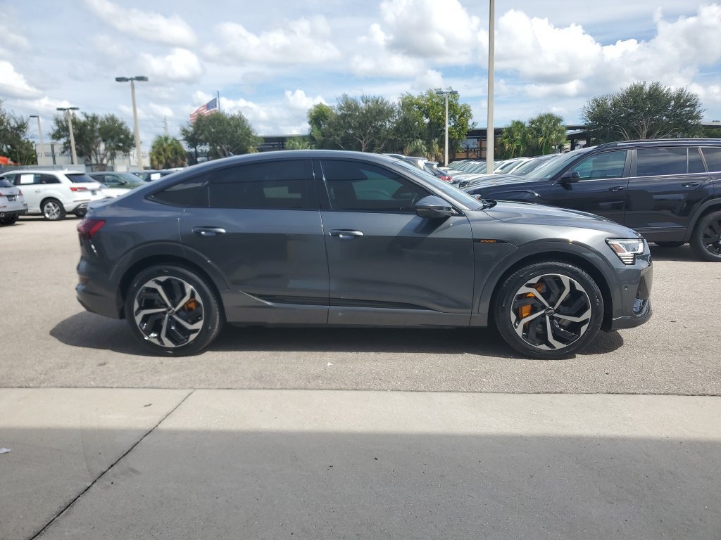 Certified 2023 Audi e-tron Premium Plus w/ Premium Plus Package AWD/4WD image 4