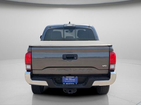 Used 2018 Toyota Tacoma SR5 RWD image 21