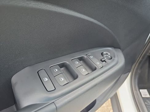 New 2026 Hyundai Venue SEL FWD image 17