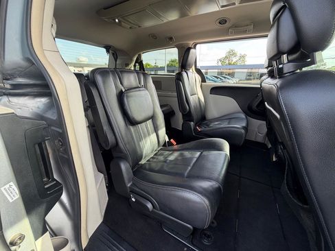 Used 2015 Chrysler Town & Country Touring FWD image 14