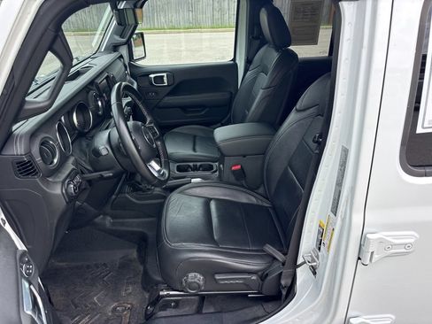 Used 2022 Jeep Gladiator Overland w/ Popular Equipment Package AWD/4WD image 9