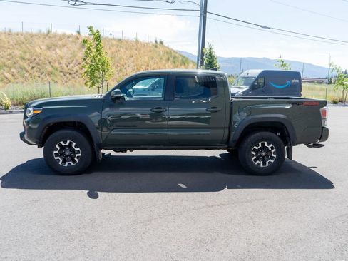 Used 2022 Toyota Tacoma TRD Off-Road AWD/4WD image 4