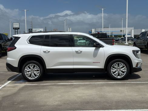 Used 2024 GMC Acadia Elevation w/ Luxury Package FWD image 8